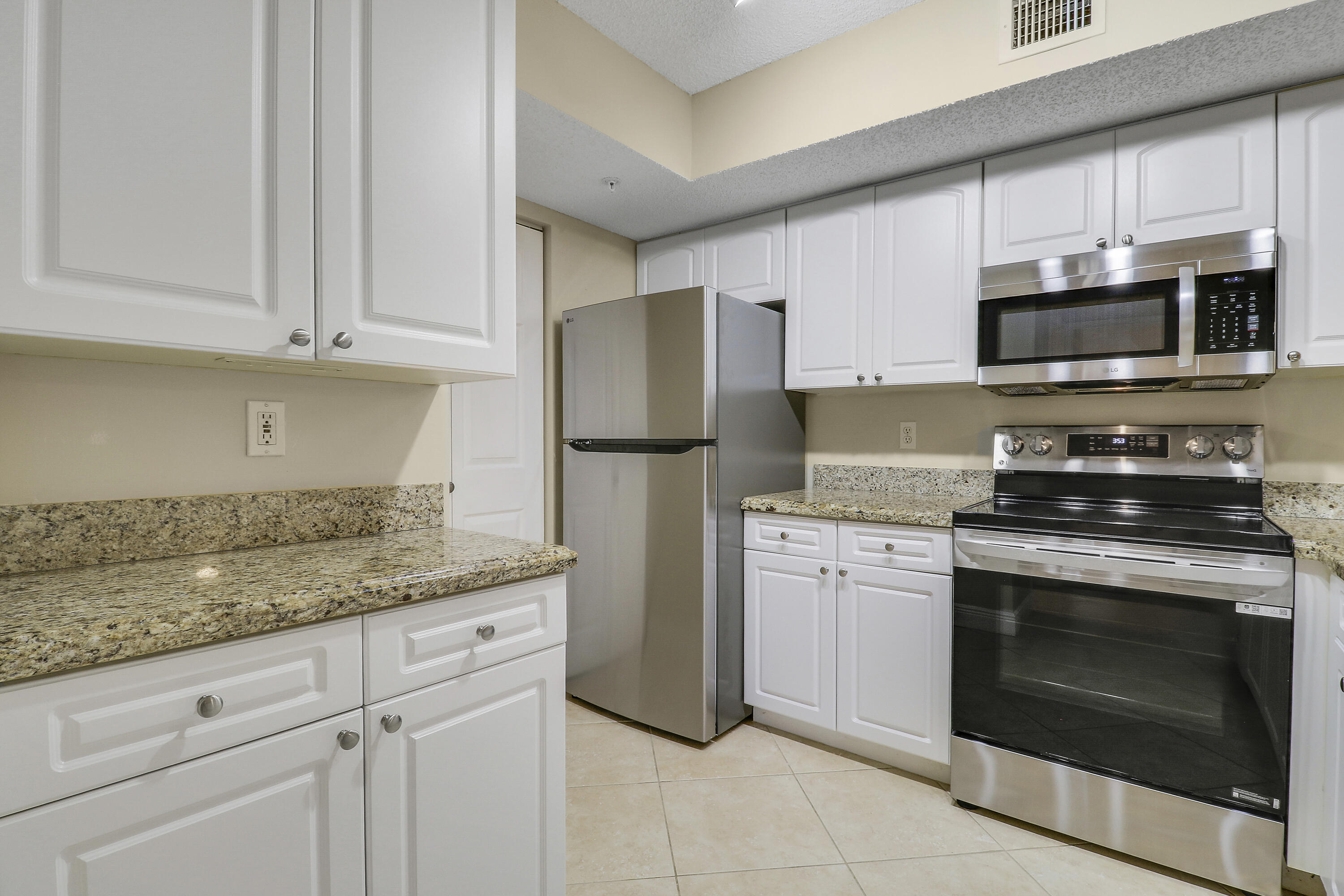 254 Village #4106 Tequesta, FL 33469