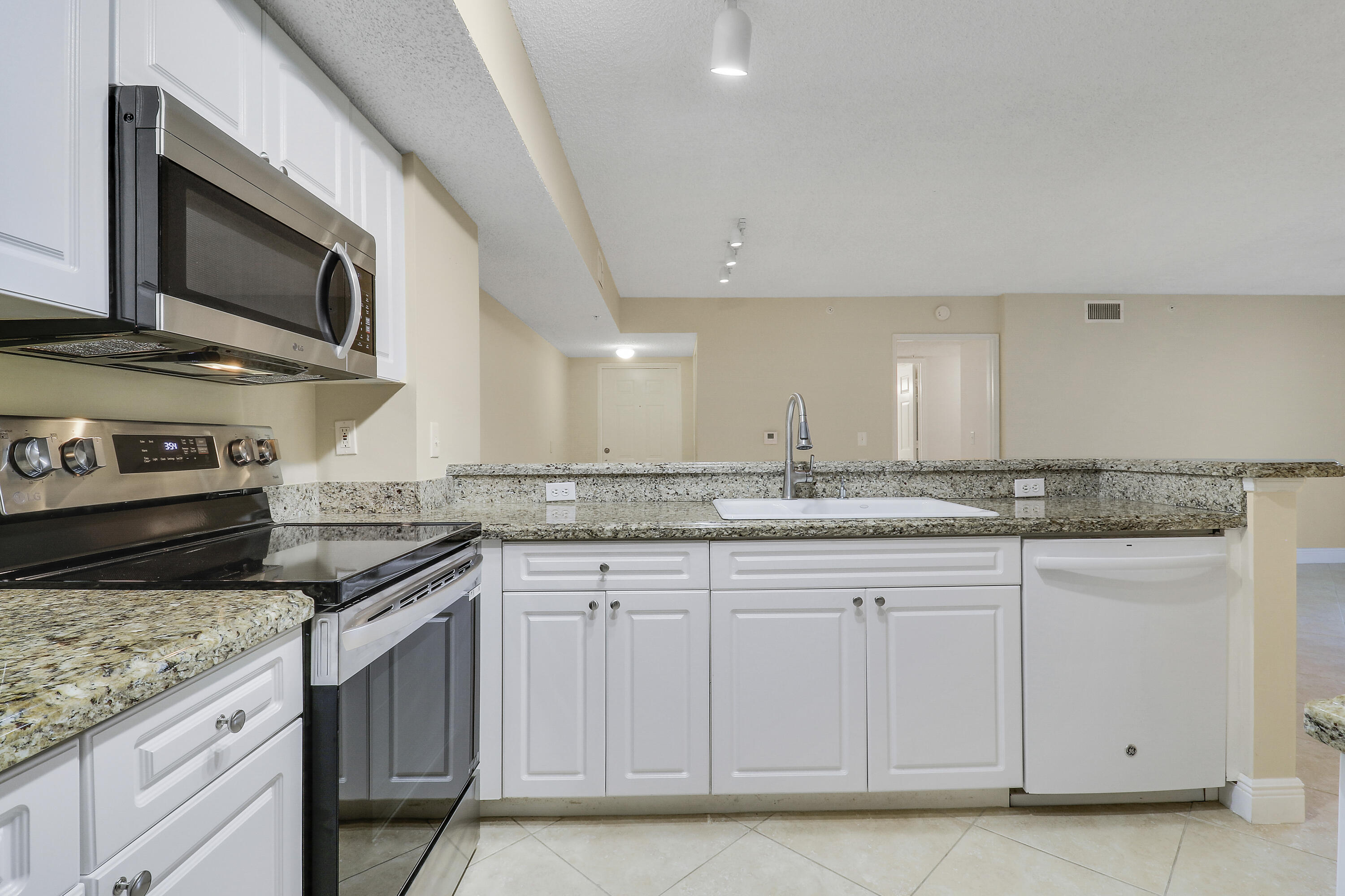254 Village #4106 Tequesta, FL 33469