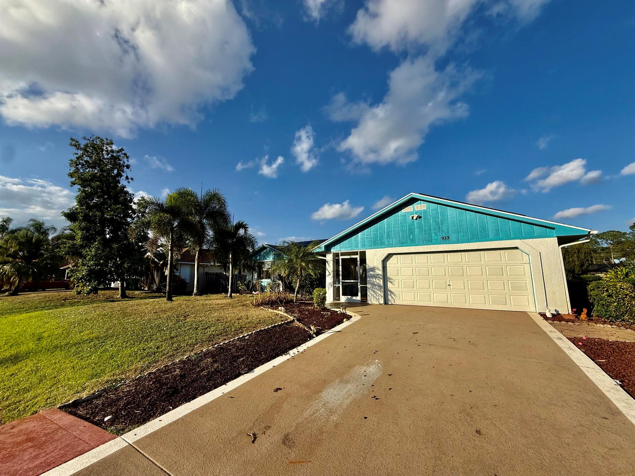 933 SE Streamlet Ave