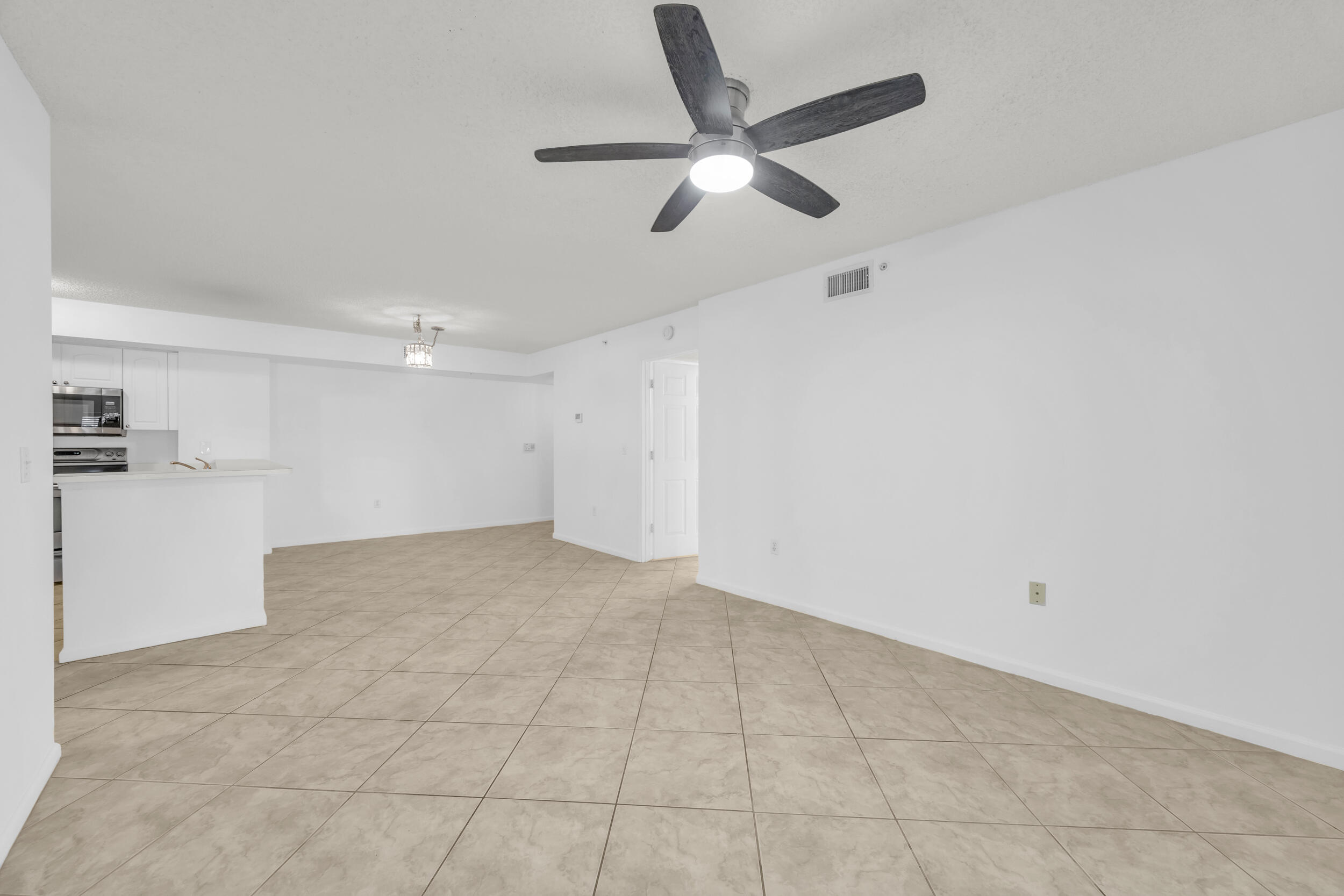 242 Village #2110 Tequesta, FL 33469