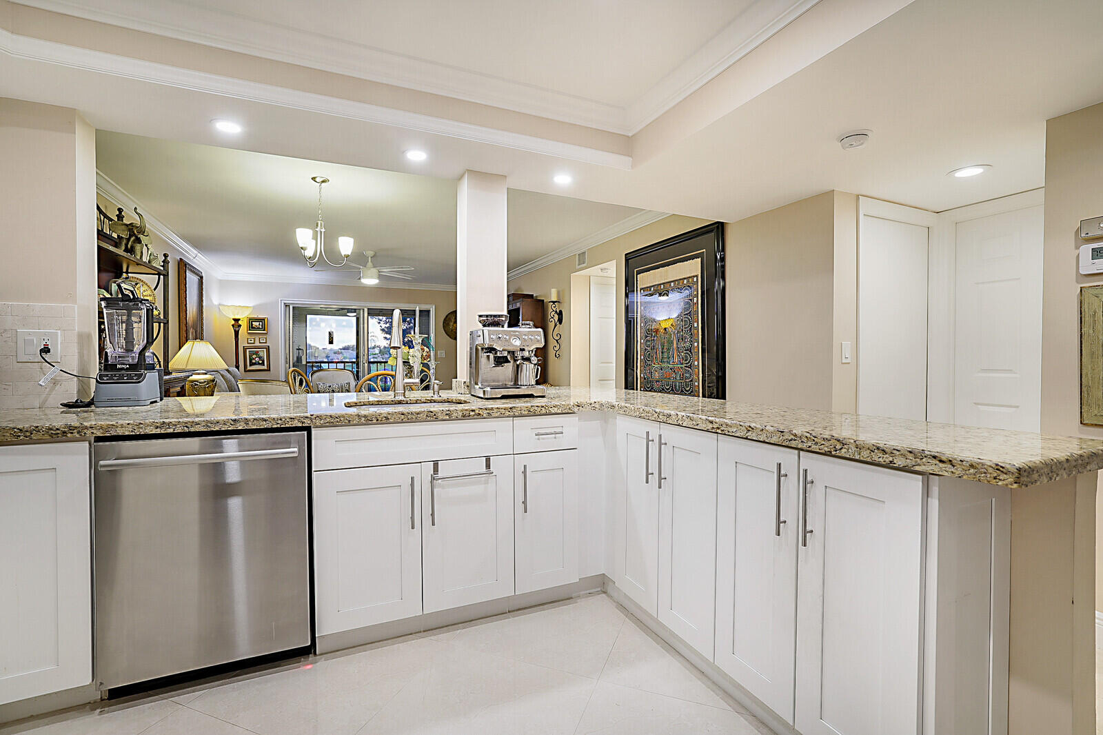 7286 Huntington #204