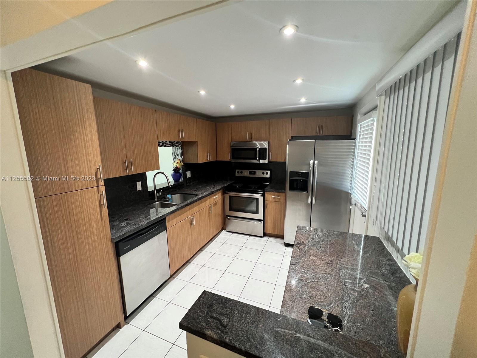 500 NE 12th Ave #707