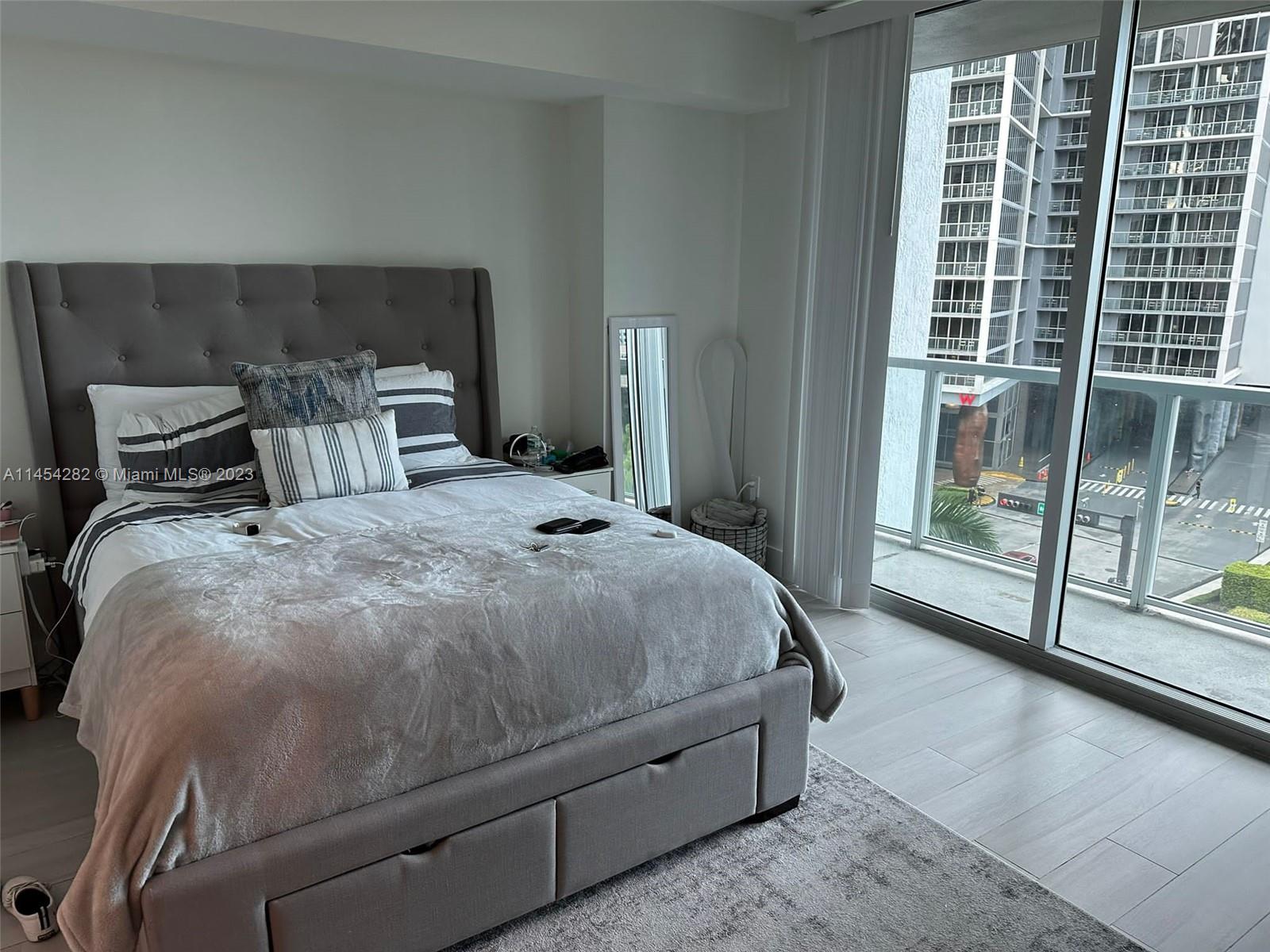 image 500 Brickell East14