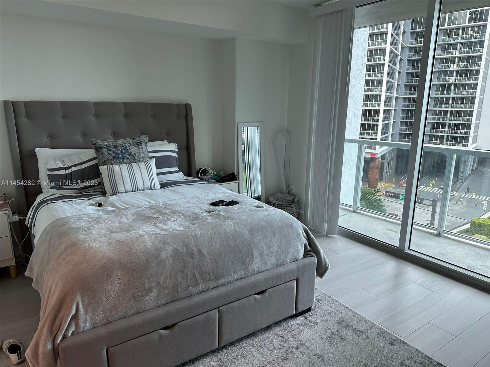 image 500 Brickell East15