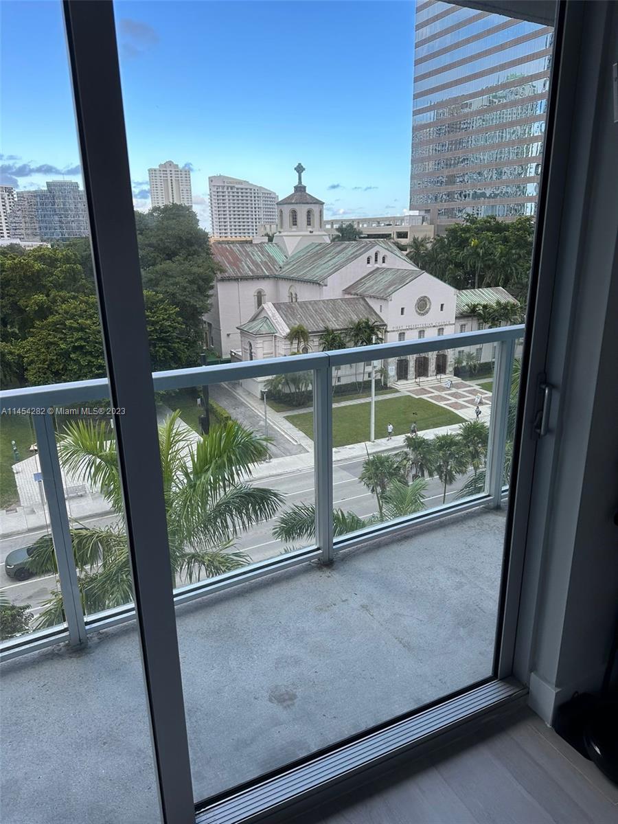 image 500 Brickell East4