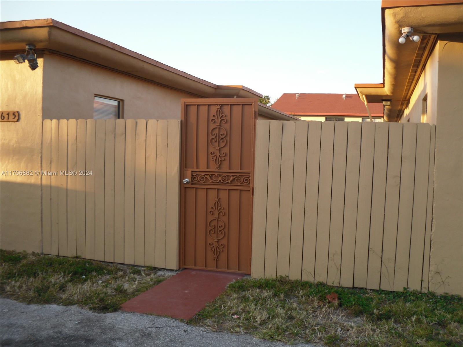 1675 NE 150th St #03,Miami, FL 33181