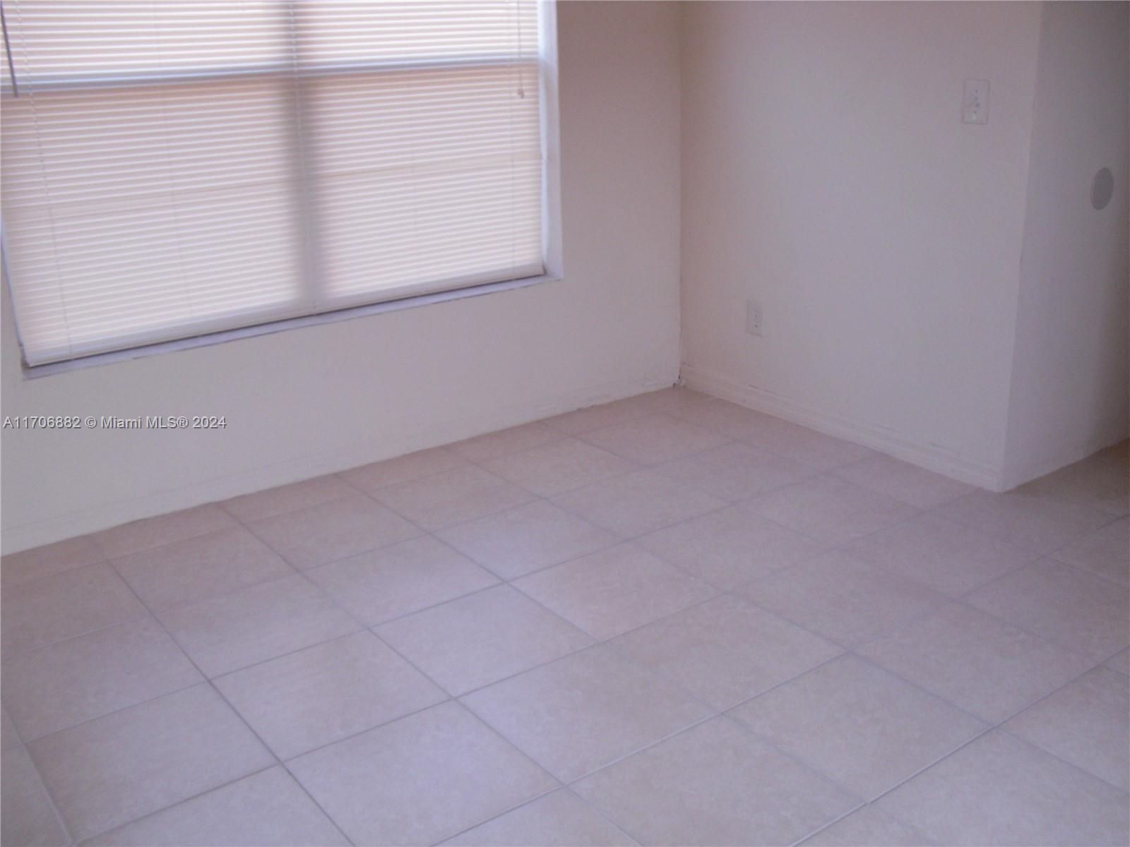 1675 NE 150th St #03,Miami, FL 33181