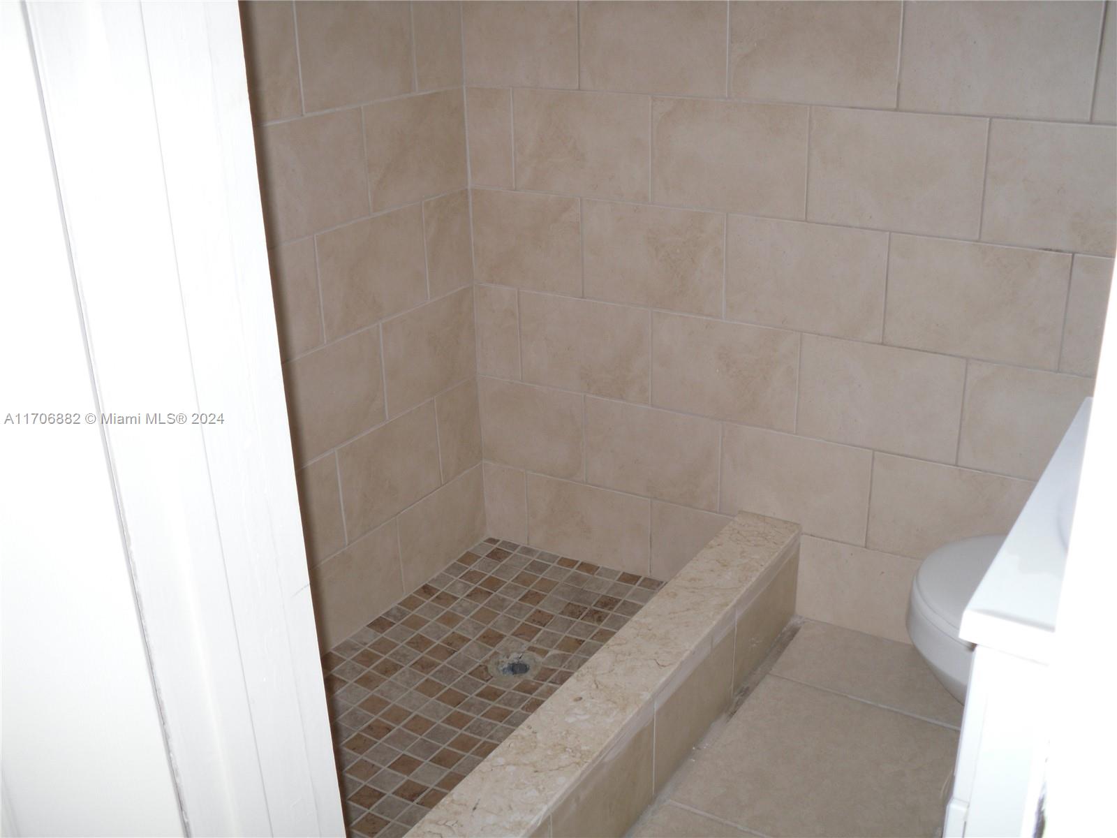 1675 NE 150th St #03,Miami, FL 33181