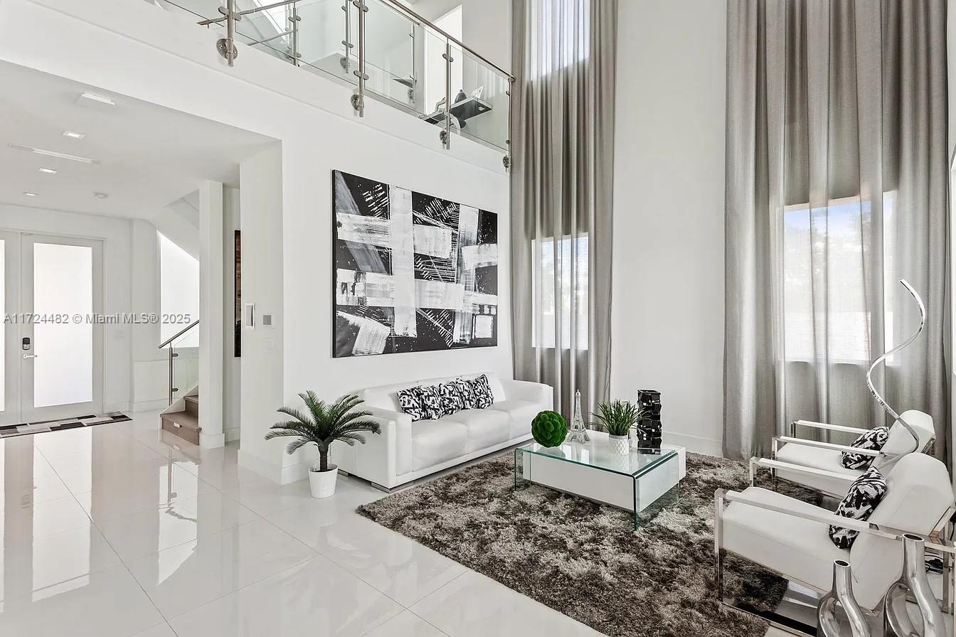 6821 NW 104th Ct Doral, FL 33178