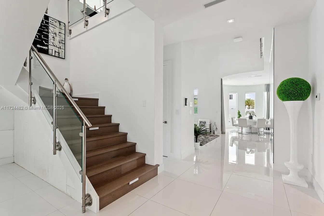 6821 NW 104th Ct Doral, FL 33178