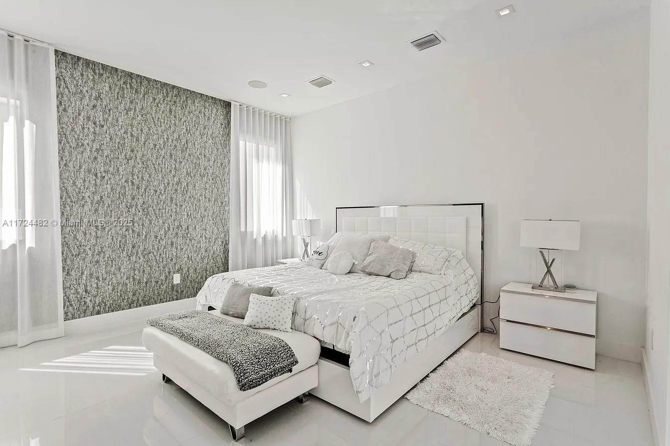 6821 NW 104th Ct Doral, FL 33178