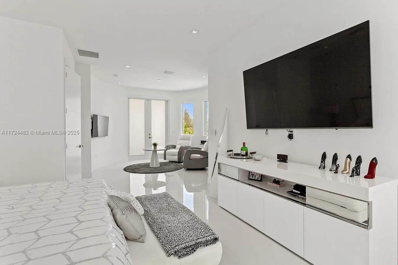 6821 NW 104th Ct Doral, FL 33178