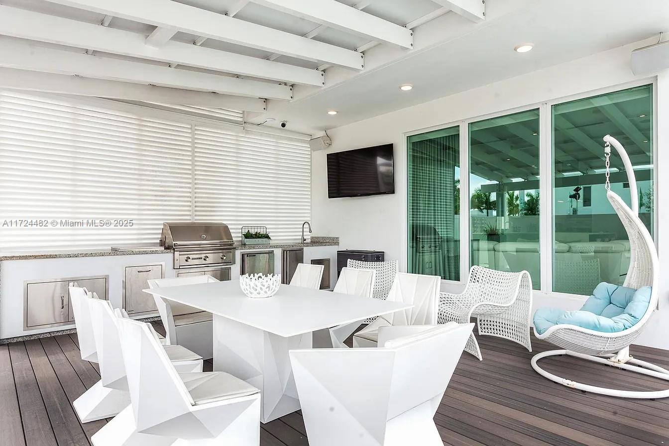 6821 NW 104th Ct Doral, FL 33178