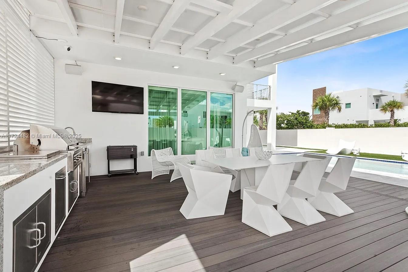 6821 NW 104th Ct Doral, FL 33178