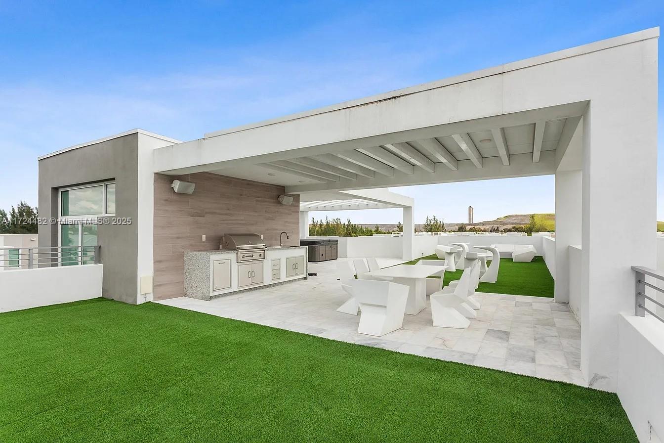 6821 NW 104th Ct Doral, FL 33178