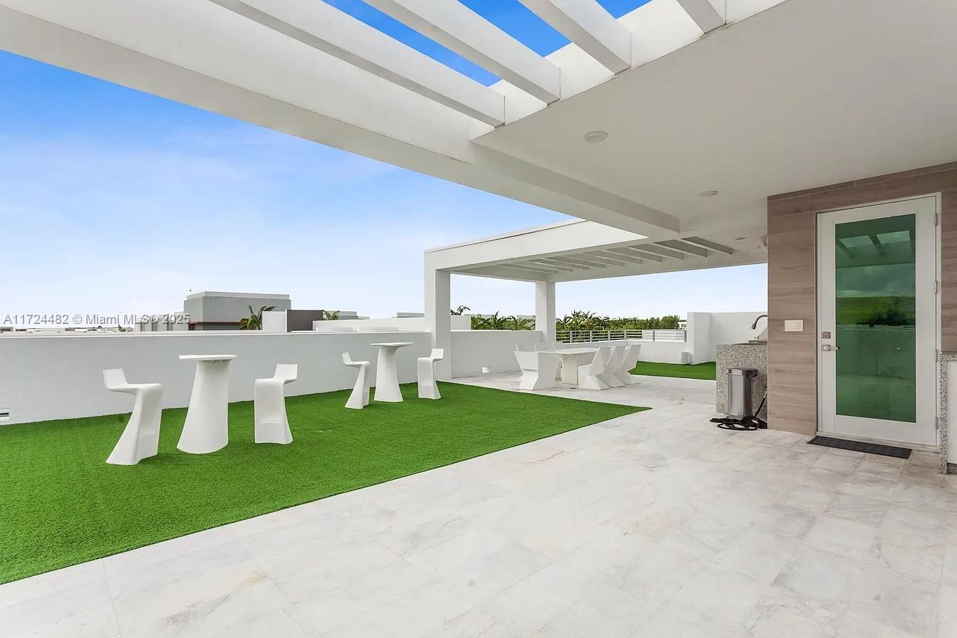 6821 NW 104th Ct Doral, FL 33178