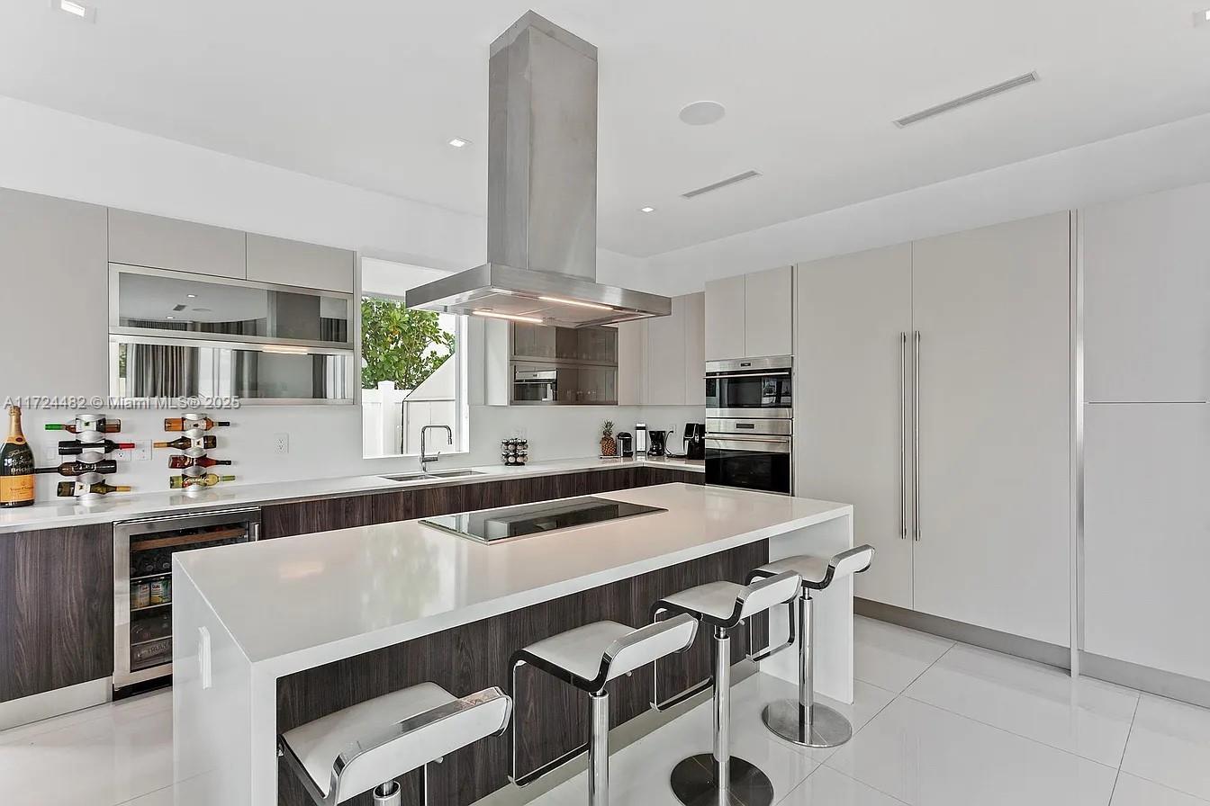 6821 NW 104th Ct Doral, FL 33178