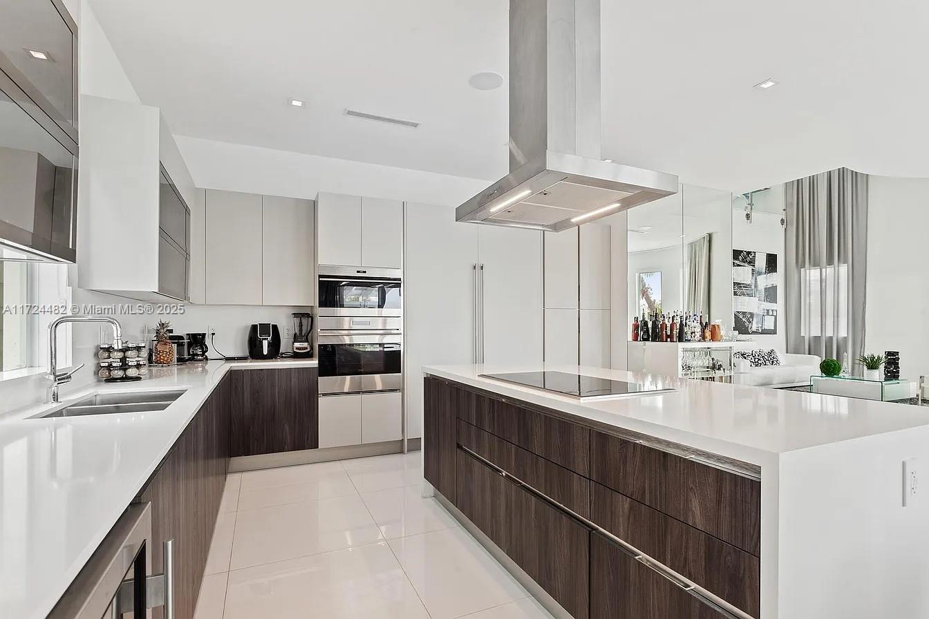 6821 NW 104th Ct Doral, FL 33178