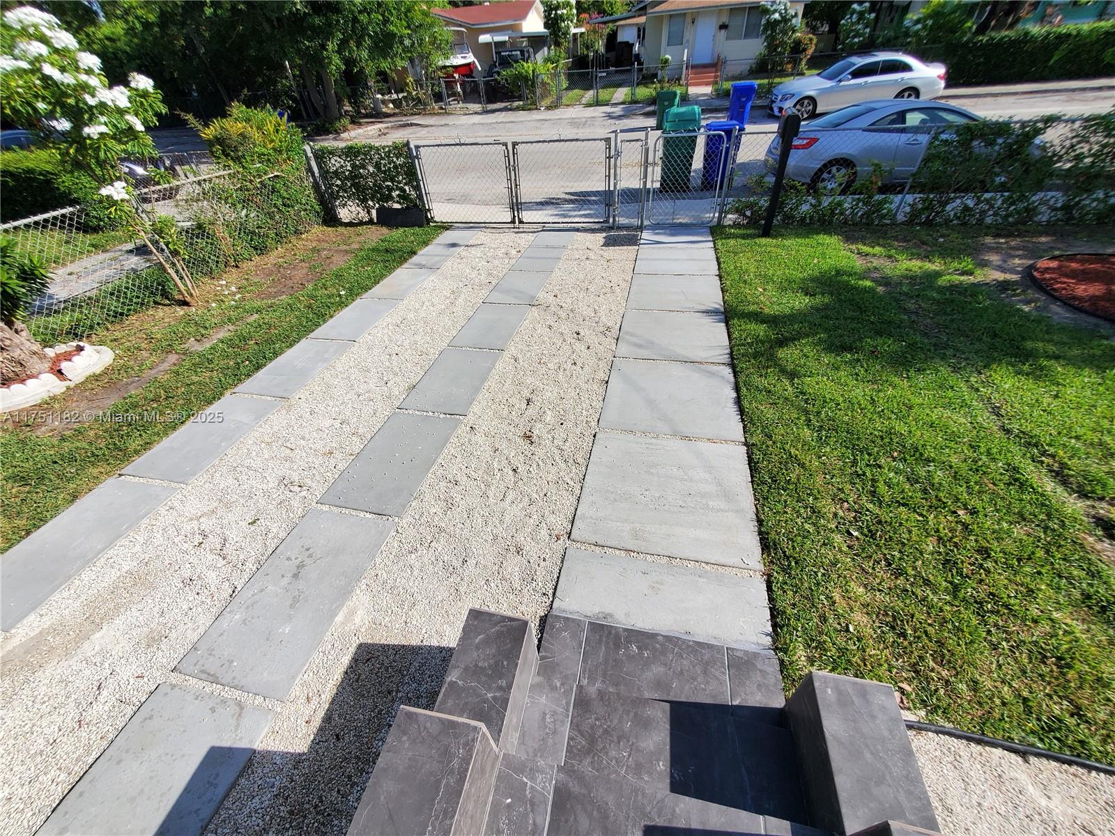 70 NW 33rd St Miami, FL 33127