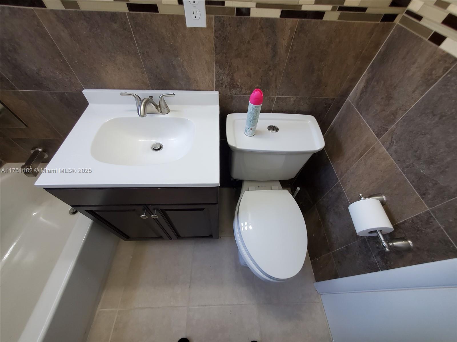 70 NW 33rd St Miami, FL 33127