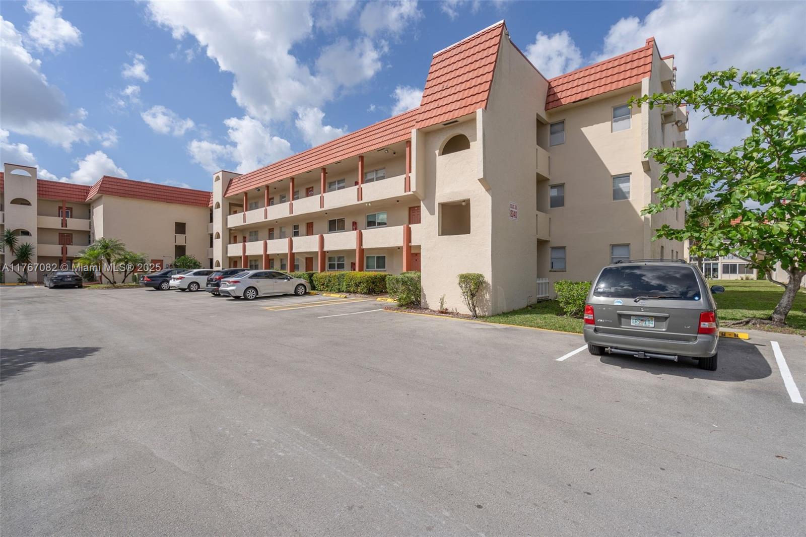 8040 N Sunrise Lks Dr #106