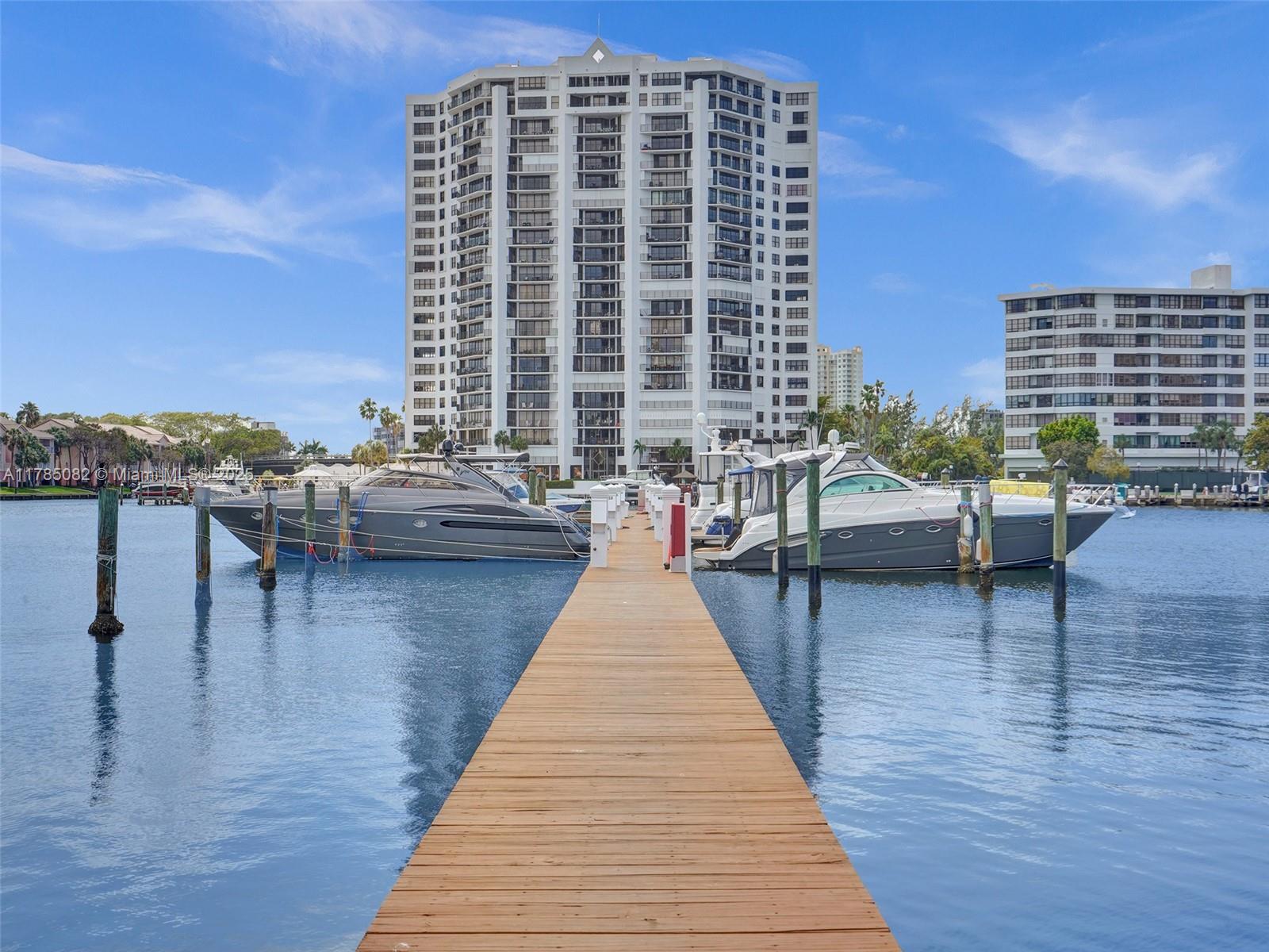 2667 S Parkview Dr Hallandale Beach, FL 33009