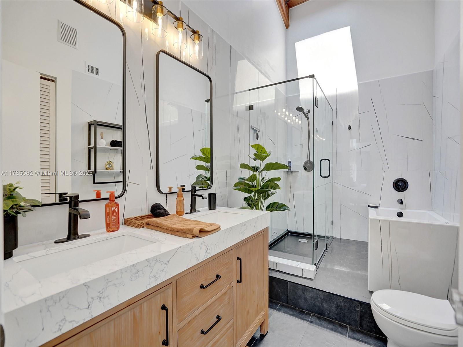 2667 S Parkview Dr Hallandale Beach, FL 33009