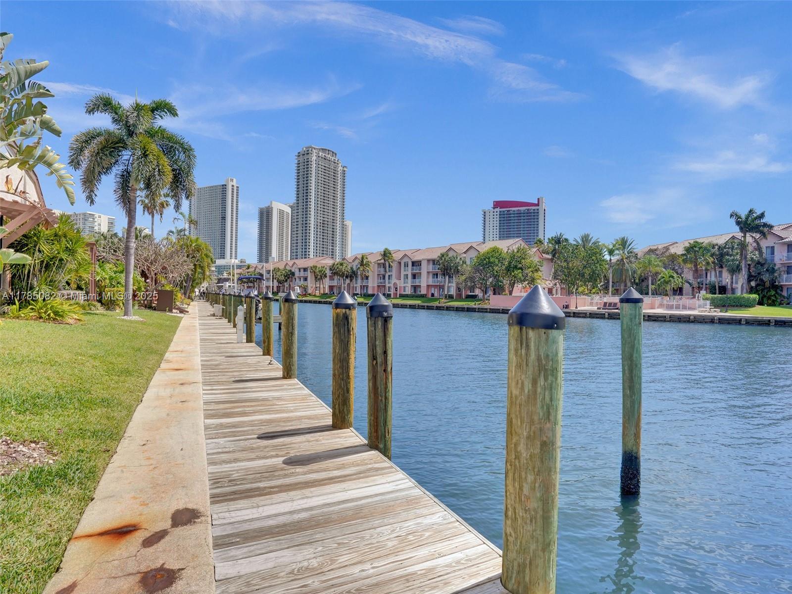 2667 S Parkview Dr Hallandale Beach, FL 33009