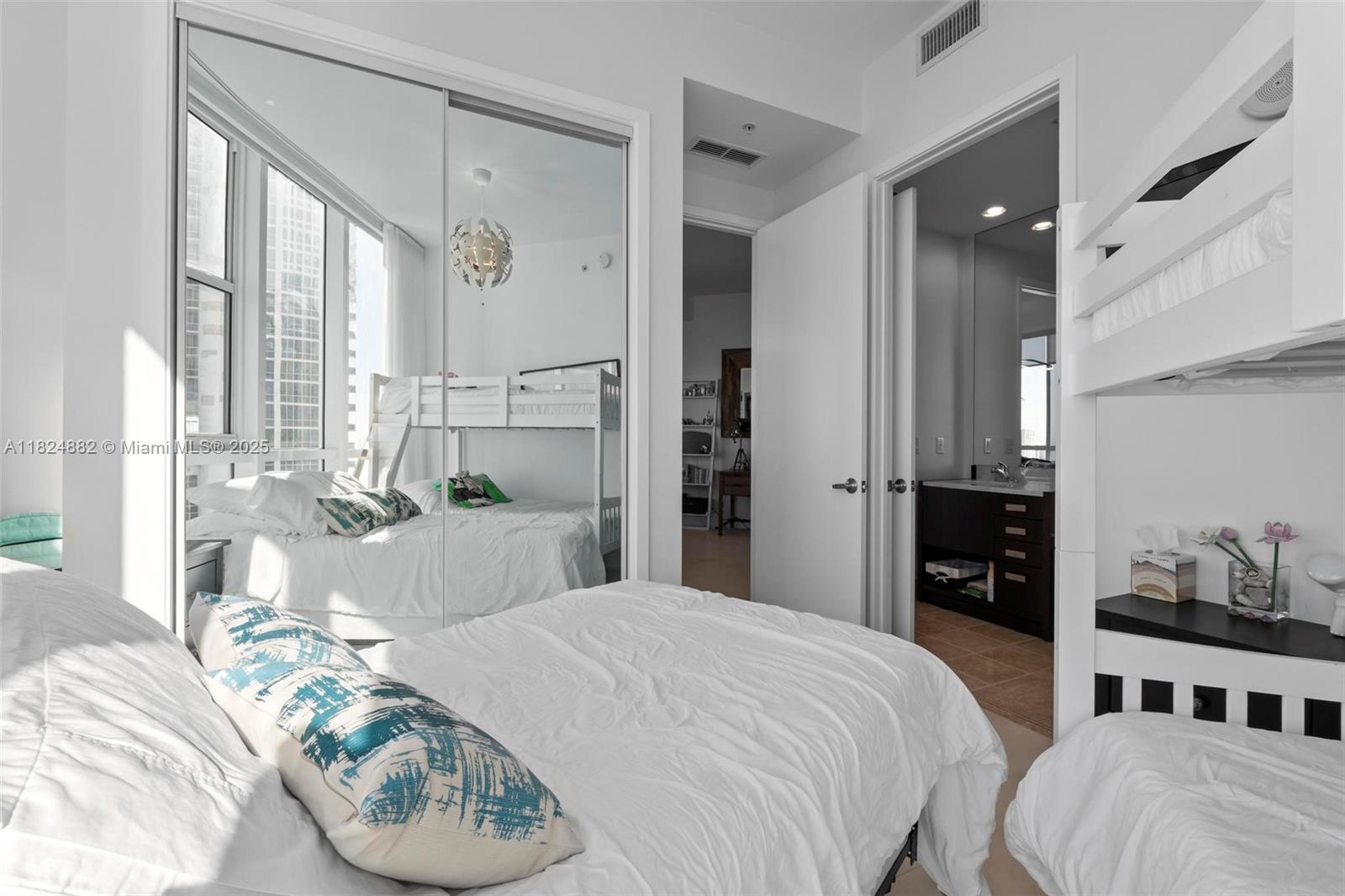 image Trump Royale Condo13