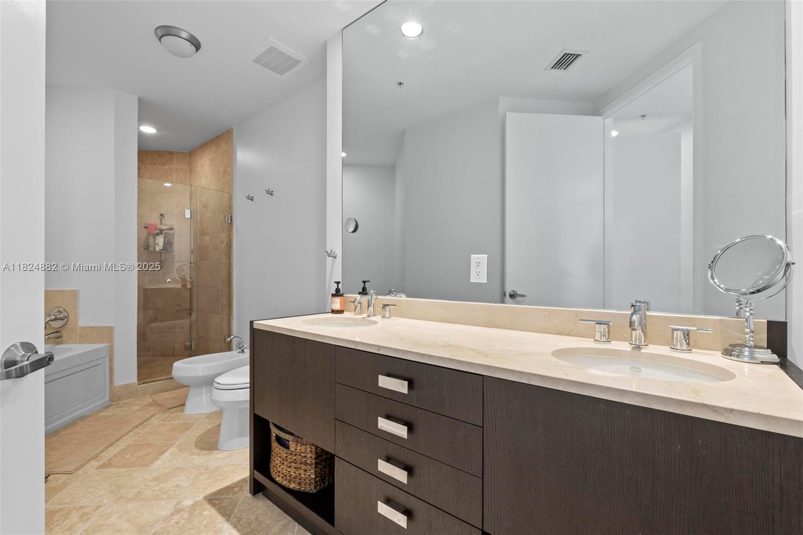 image Trump Royale Condo18