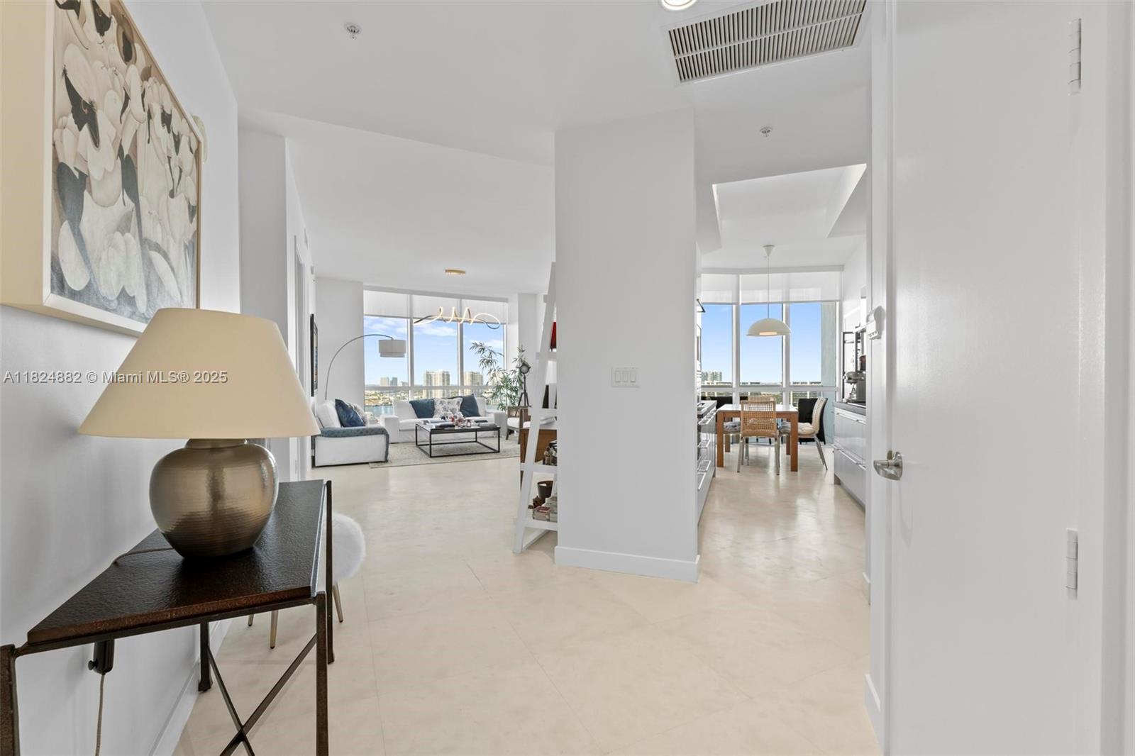 image Trump Royale Condo1