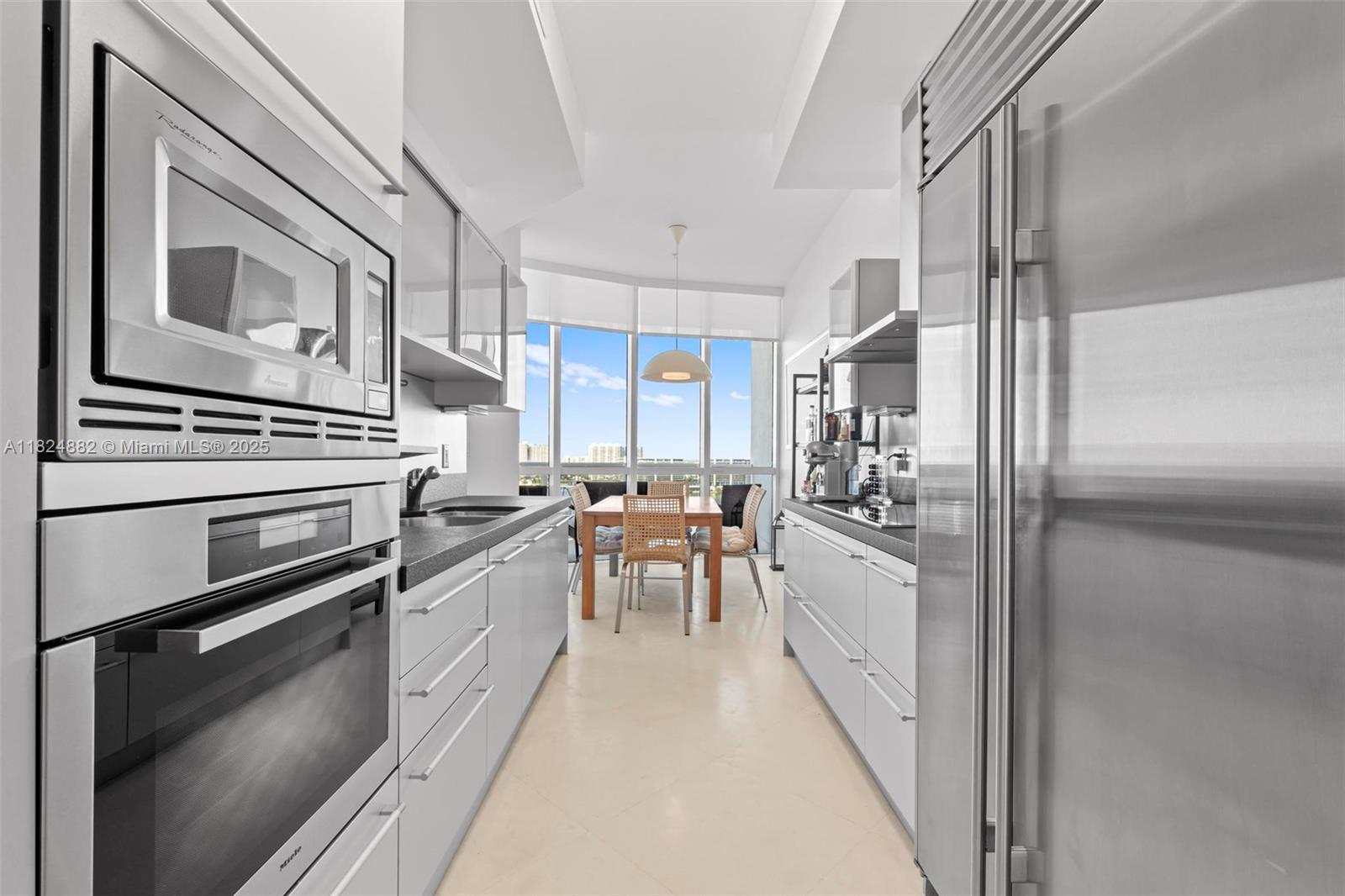 image Trump Royale Condo2