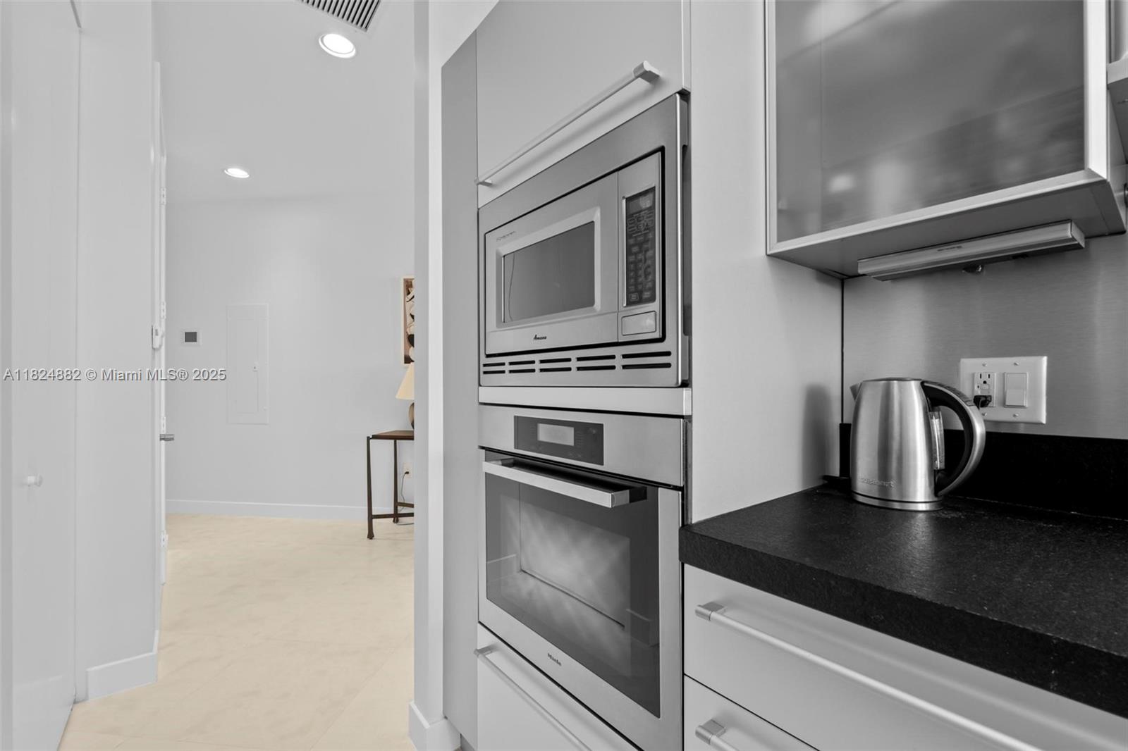 image Trump Royale Condo5