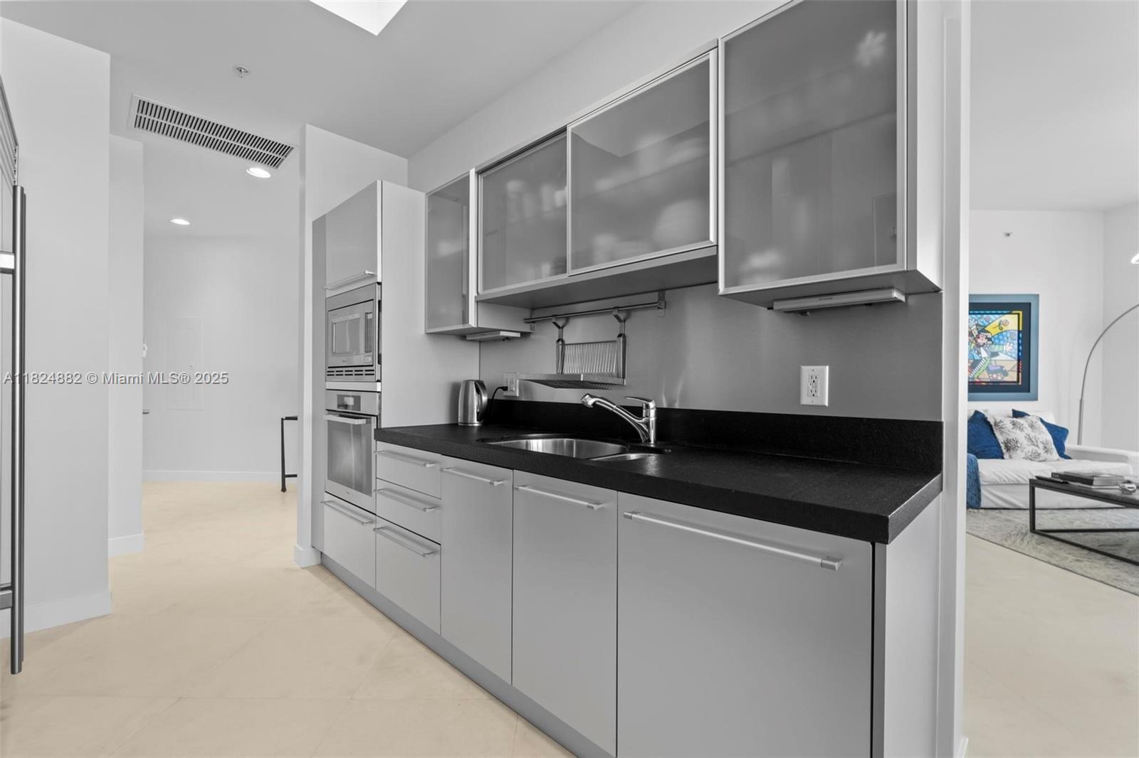 image Trump Royale Condo7