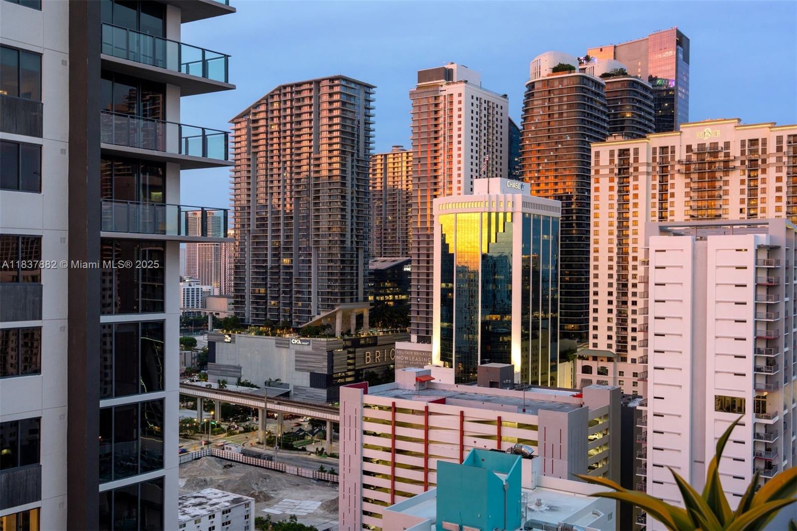 image BRICKELL TEN CONDO2