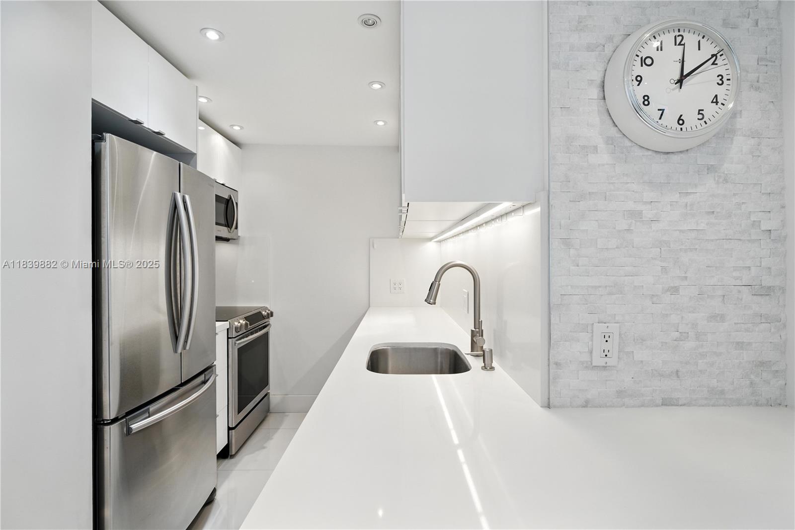 image Brickell Harbour Condo4