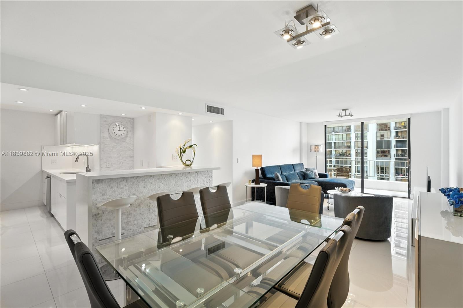 image Brickell Harbour Condo6