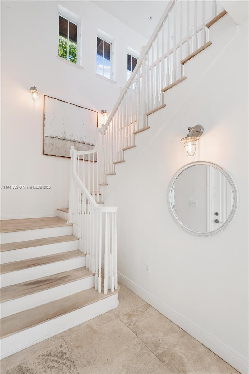 350 E Woodcrest Rd Key Biscayne, FL 33149 350 E Woodcrest Rd Key Biscayne, FL 33149