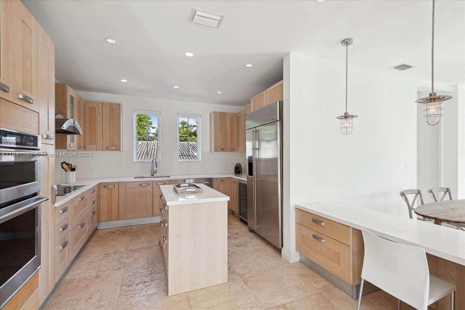 350 E Woodcrest Rd Key Biscayne, FL 33149 350 E Woodcrest Rd Key Biscayne, FL 33149
