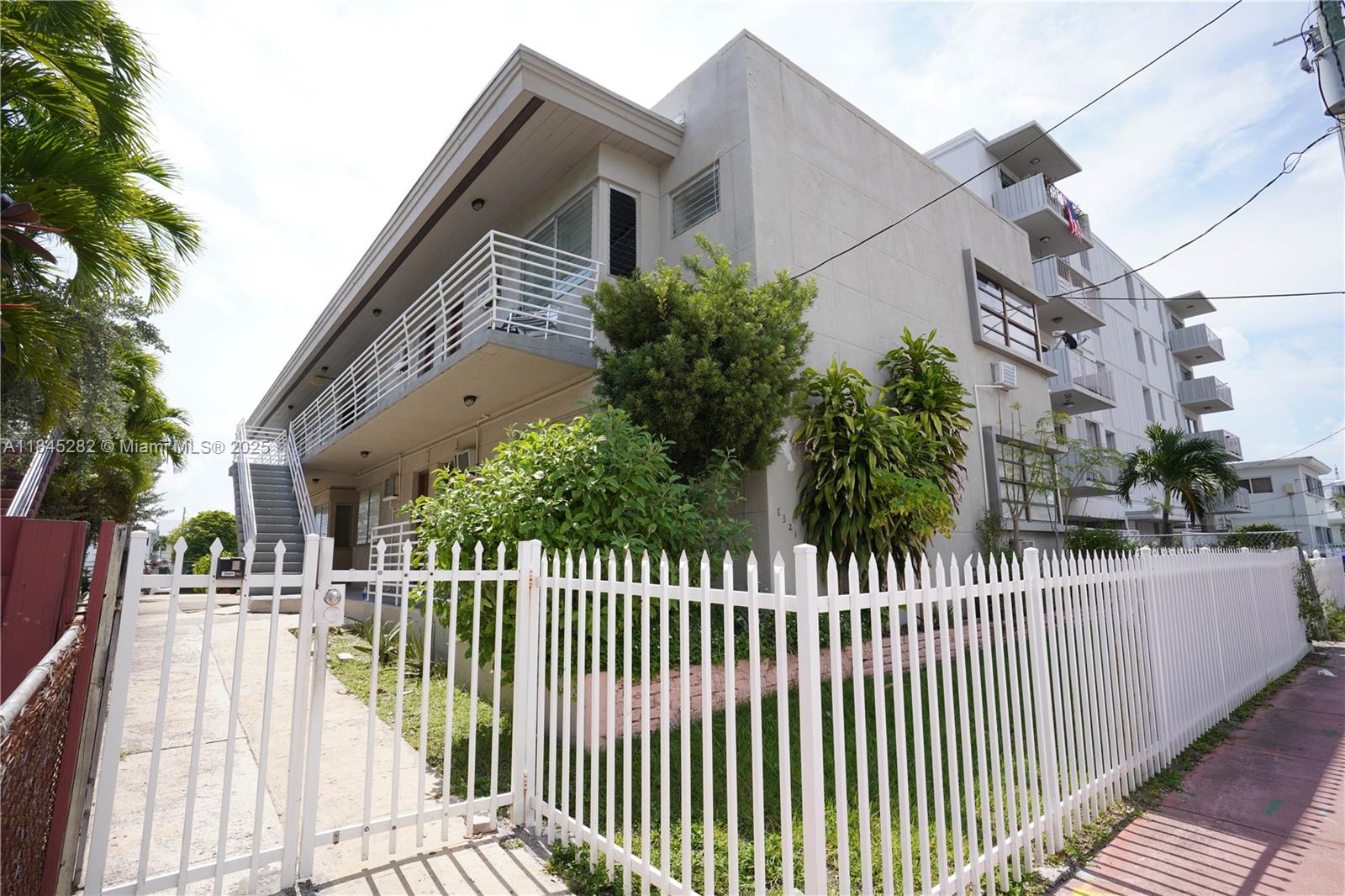 8321 Crespi Blvd #4
