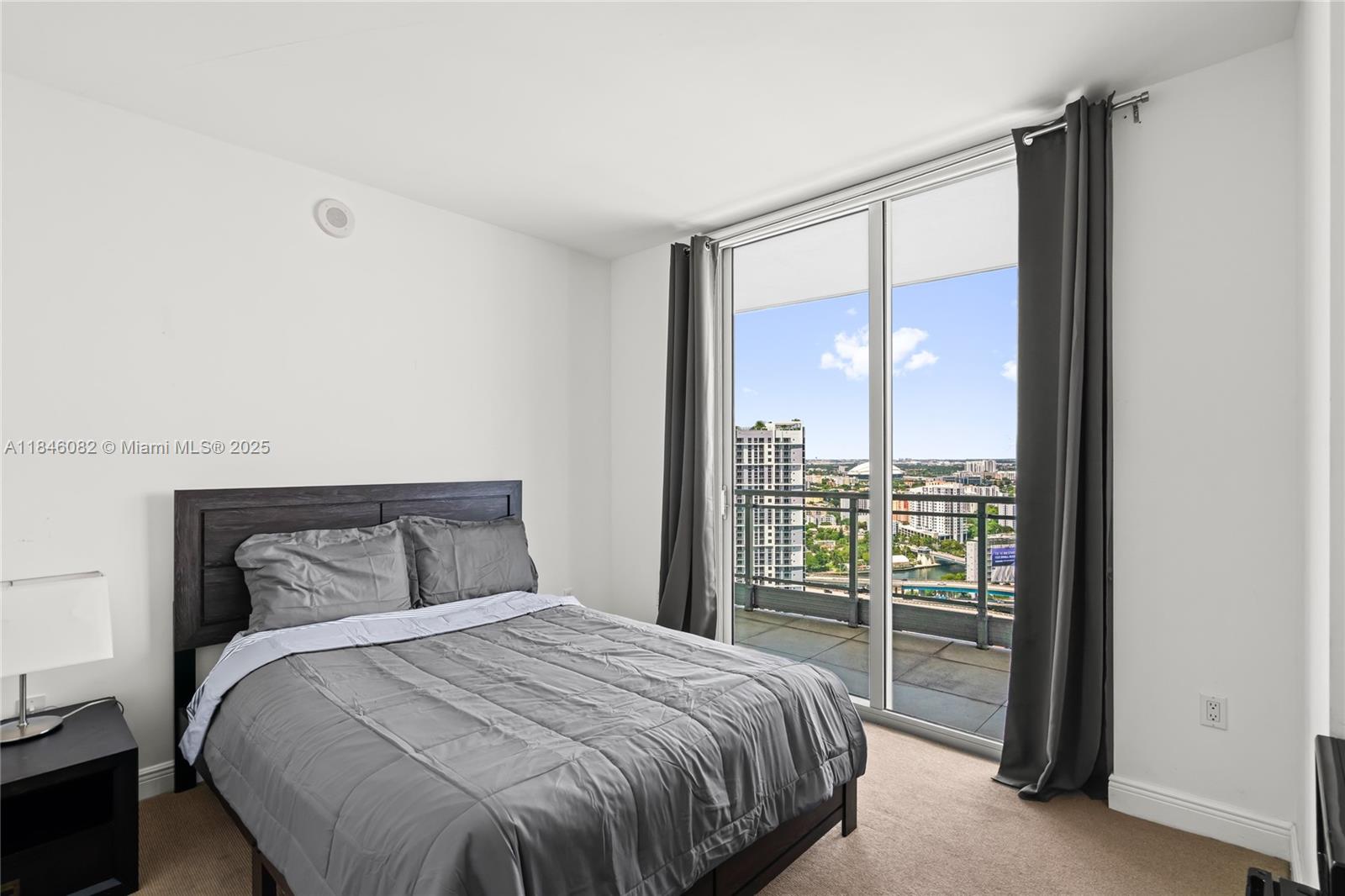 image Ivy Condominium7
