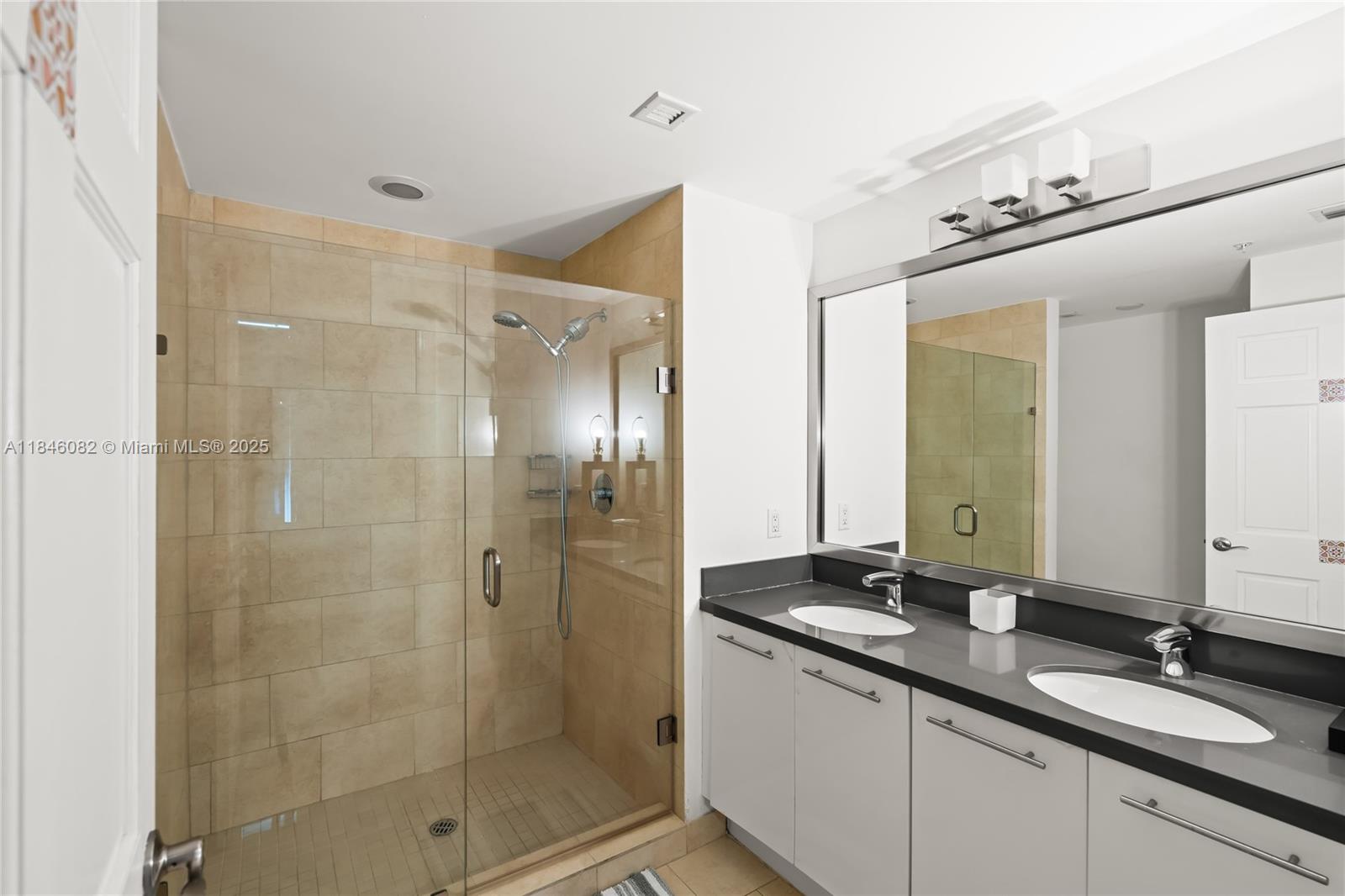 image Ivy Condominium8