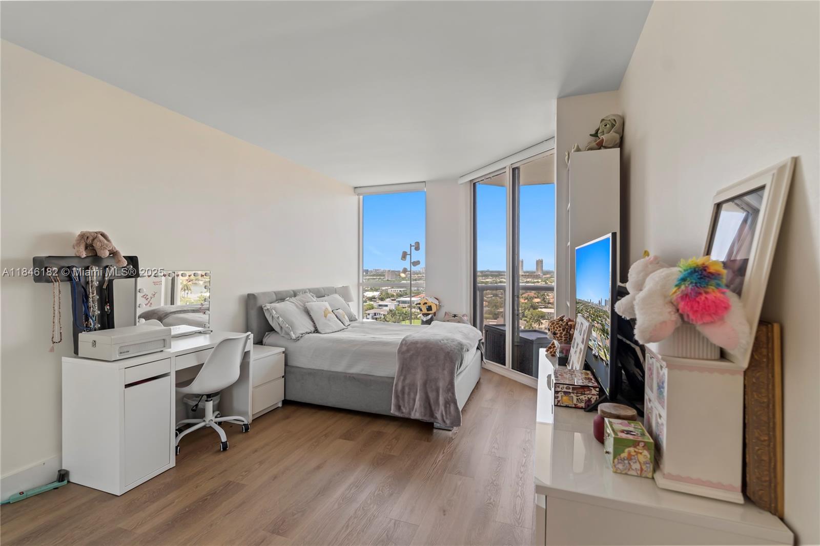 3598 Yacht Clb Dr #1601 Aventura, FL 33180