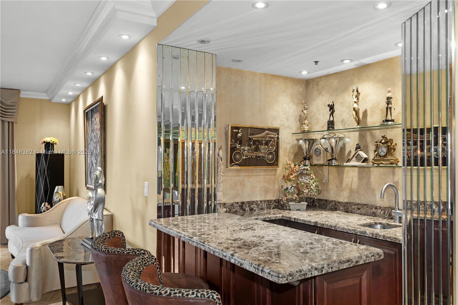 image Hamptons West Condo1