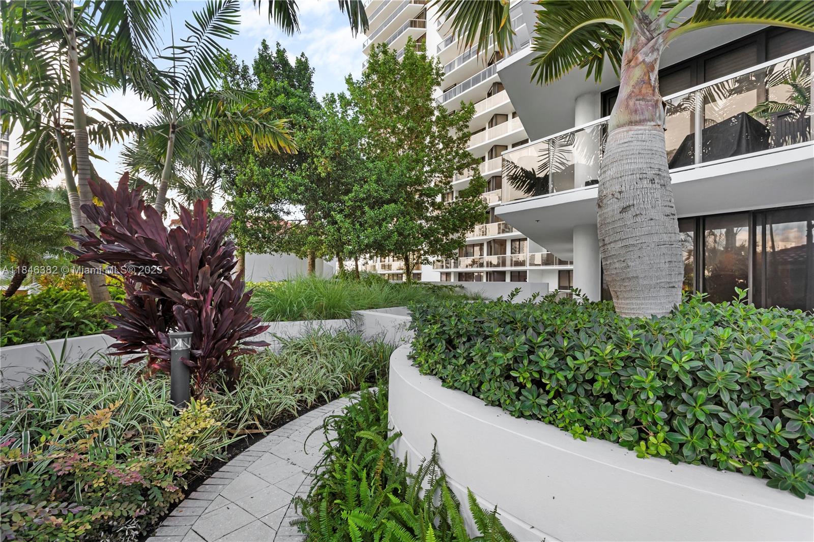image Hamptons West Condo24