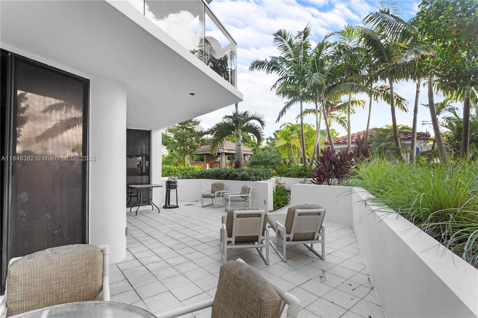 image Hamptons West Condo4