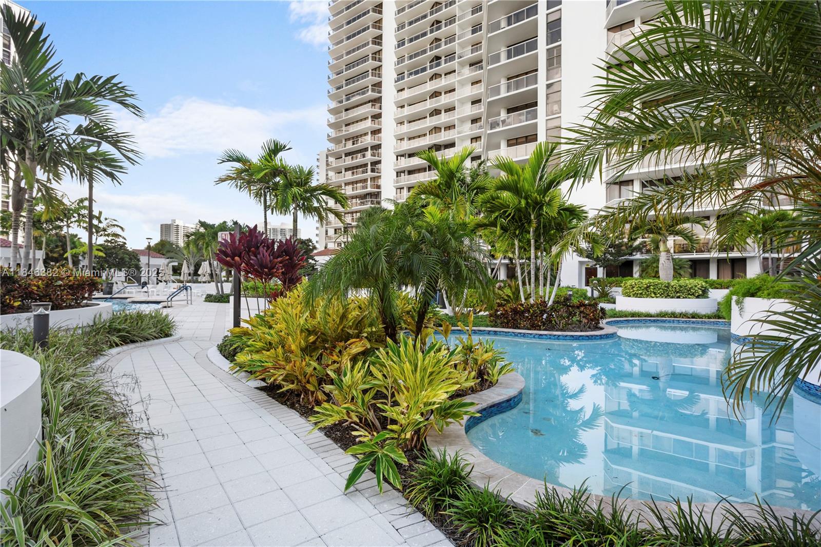 image Hamptons West Condo5