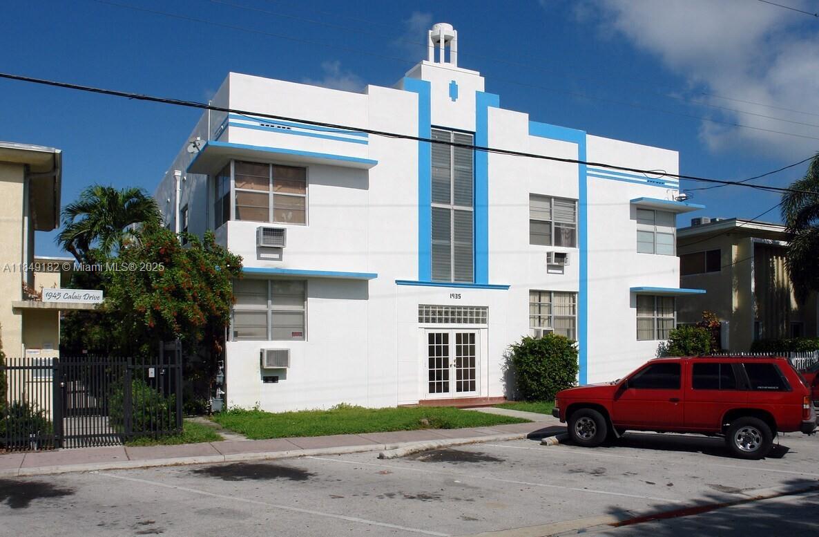 1935 Calais Dr #208