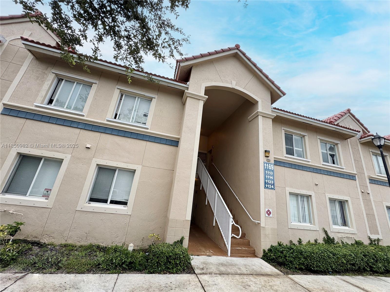 1169 Golden Lks Blvd #1123