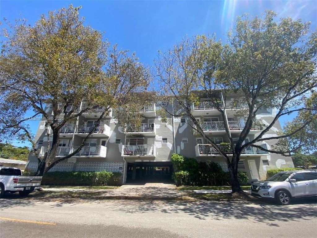 1855 Plunkett St #101